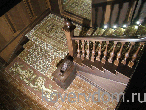 Композиция из ковров и ковровой дорожки на лестницу Тоскана