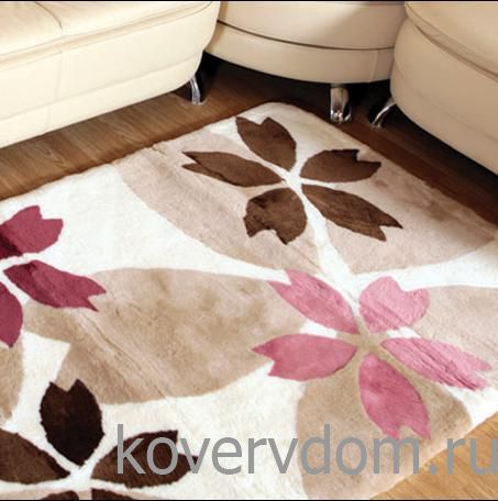 Ковер из стриженной  овчины FR06-021A с розовыми цветами Ковер из стриженной  овчины FR06-021A с розовыми цветами